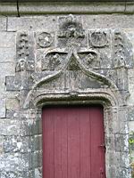 Goulven, Chapelle de Penity, Chambranle de Porte